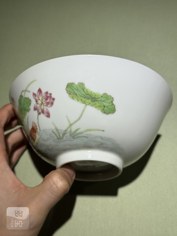清道光 慎德堂制 粉彩满池娇纹碗一对 - 图27